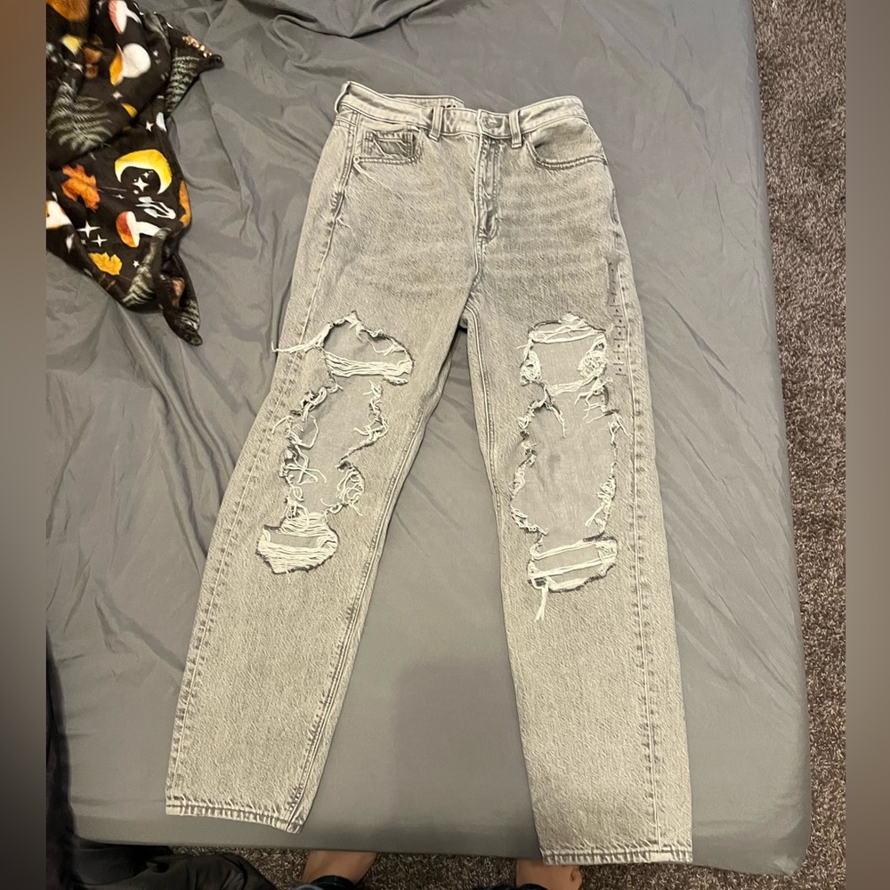 American eagle mom jeans never worn tags still on